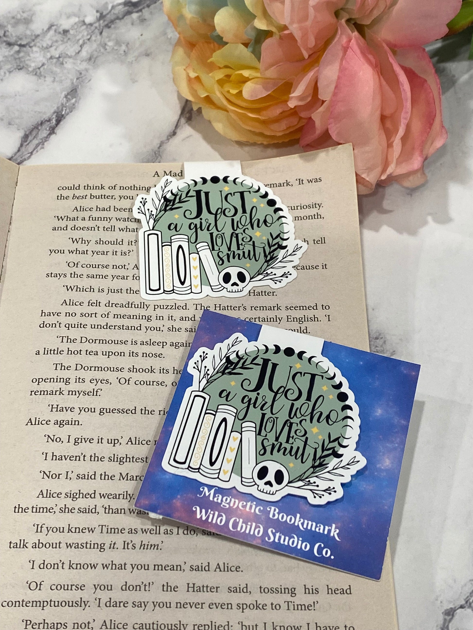 Smut Readers Magnetic Bookmark